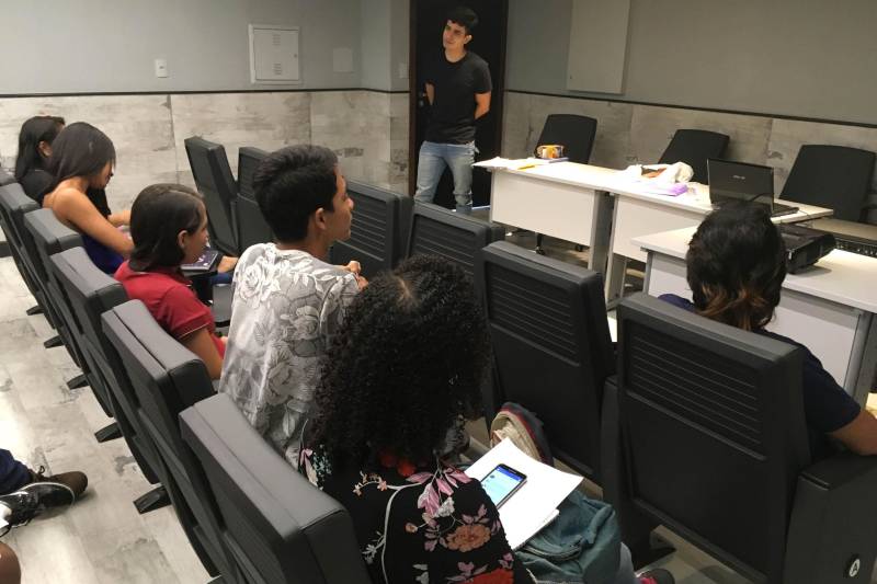 Agricultores familiares, artesãos, voluntários e conselheiros do Parque Estadual do Utinga participam, até esta quinta-feira, 26, de um curso sobre “Administração em Empreendimentos Comunitários” (foto) realizado pelo Instituto de Desenvolvimento Florestal e da Biodiversidade (Ideflor-bio), em parceria com a Secretaria Estadual de Turismo (Setur) e o Sistema Nacional de Aprendizagem Rural (Senar).
FOTO: ASCOM IDEFLOR-BIO
DATA: 25.04.2018
BELÉM - PARÁ <div class='credito_fotos'>Foto: Ascom Ideflor-Bio | <a href='/midias/2018/originais/76d53f73-e7ea-4563-a135-b82941a50371.jpg' download><i class='fa-solid fa-download'></i> Download</a></div>