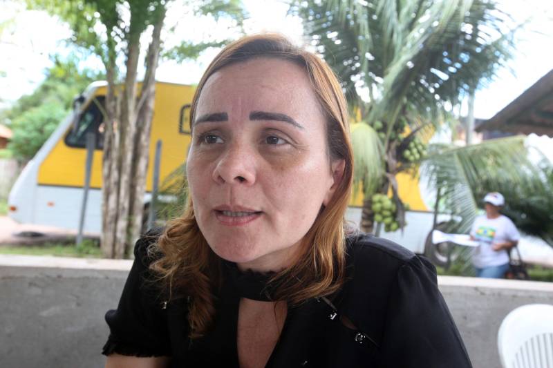 A Fundação Pro Paz iniciou na manhã desta sexta–feira (2), a caravana de saúde que vai dar assistência aos moradores, na comunidade Bom Futuro, em Barcarena. É uma parceria do governo do estado por meio da secretaria de Saúde Pública do Pará (Sespa), Pro Paz e a Secretaria Municipal de Saúde de Barcarena. Na foto, Eugenia Telles, Secretária de Saúde do Município de Barcarena.
FOTO: RODOLFO OLIVEIRA / AG. PARÁ
DATA: 02.02.2018
BARCARENA - PARÁ <div class='credito_fotos'>Foto: Rodolfo Oliveira/Ag. Pará | <a href='/midias/2018/originais/76f550c5-4592-4a7f-962f-cbdde8cbe491.jpg' download><i class='fa-solid fa-download'></i> Download</a></div>