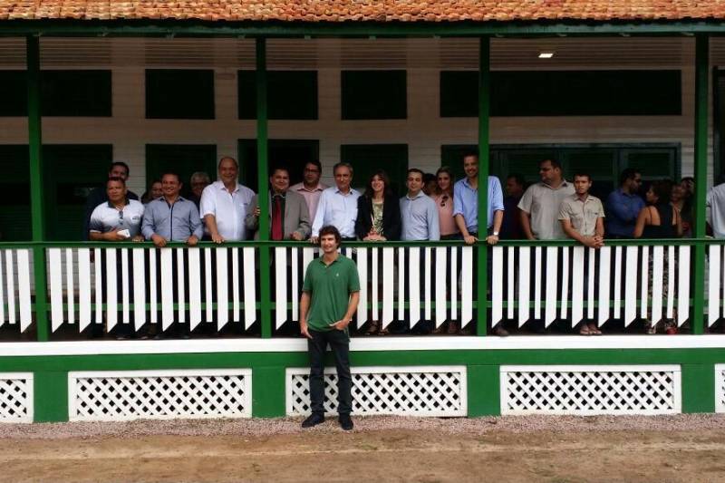 Belterra, na região do Baixo Amazonas, prepara-se para ganhar o primeiro Museu de Ciências da Amazônia (MuCA). Nesta terça-feira (13), uma solenidade que contou com a participação do titular da Sectet, Alex Fiúza de Melo; do secretário regional de Governo, Olavo das Neves; do prefeito em exercício de Belterra, Davirley Sampaio; do coordenador da AmaBrasil, Luiz Moura, além de outras autoridades políticas e da população marcou o início das obras de restauro do hospital desativado onde será erguido o museu.
FOTO: SAMUEL ALVARENGA / SECOM
DATA: 13.03.2018
BELTERRA - PARÁ <div class='credito_fotos'>Foto: Samuel Alvarenga / Secom | <a href='/midias/2018/originais/770582da-cc4e-40ef-976f-80fef05ab09a.jpg' download><i class='fa-solid fa-download'></i> Download</a></div>