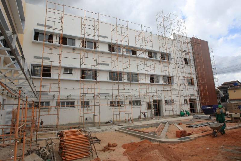 Em Capanema, está sendo construído o Hospital Regional dos Caetés (foto). É mais uma unidade de saúde estratégica na cobertura de alta e média complexidade; atenderá a população de 17 municípios da Região Nordeste
FOTO: SIDNEY OLIVEIRA / AG. PARÁ
DATA: 18.10.2018
CASTANHAL - PARÁ <div class='credito_fotos'>Foto: Sidney Oliveira/Ag. Pará | <a href='/midias/2018/originais/774659c7-d3b7-4031-8149-68151ecec138.jpg' download><i class='fa-solid fa-download'></i> Download</a></div>