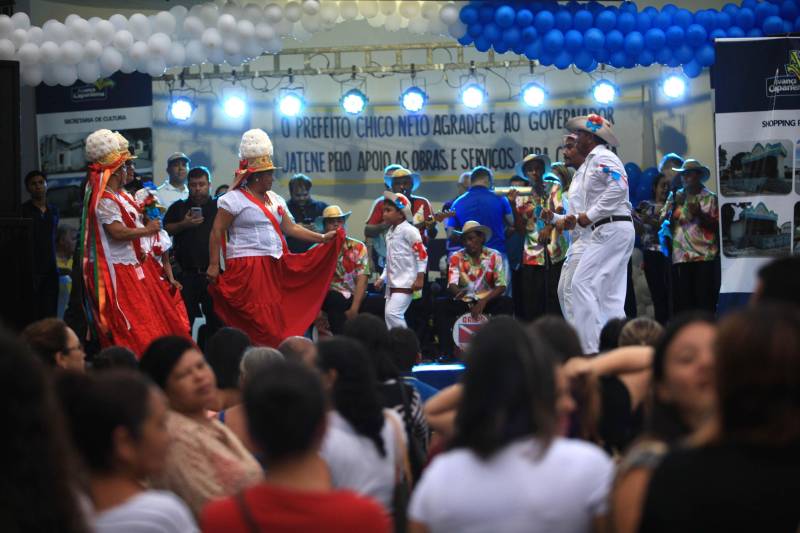 O Governo do Pará garante mais investimentos em segurança, infraestrutura e regularização fundiária ao município de Capanema, no nordeste paraense. Na noite desta segunda-feira (4) foram entregues novas viaturas para a Polícia Militar e assinados convênios e ordens de serviço para novas obras na cidade.

FOTO: MÁCIO FERREIRA / AG. PARÁ
DATA: 04.06.2018
CAPANEMA - PARÁ <div class='credito_fotos'>Foto: MÁCIO FERREIRA/ AG. PARÁ   |   <a href='/midias/2018/originais/777fdd05-03ac-4e18-bada-20a3540d15b4.jpg' download><i class='fa-solid fa-download'></i> Download</a></div>