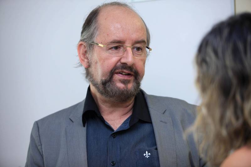 Renovar, reinventar, repensar e preservar a Amazônia e sua extensa biodiversidade serão as principais funções do Centro de Estudos Avançados da Biodiversidade (Ceabio), o primeiro da região Norte e um dos pioneiros do país. Inaugurado nesta quarta-feira (21), o laboratório faz parte do Parque de Ciência e Tecnologia Guamá (PCT Guamá), sediado em Belém. Na foto, ocoordenador do Centro, professor Júlio César Pieczarka.
FOTO: MÁCIO FERREIRA / AG. PARÁ
DATA: 21.02.2018
BELÉM - PARÁ <div class='credito_fotos'>Foto: MÁCIO FERREIRA/ AG. PARÁ | <a href='/midias/2018/originais/77af87e9-e52c-478d-89e4-8ffcf95c2cbb.jpg' download><i class='fa-solid fa-download'></i> Download</a></div>