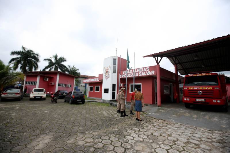 Fundado em dezembro de 2002, o 27° Grupamento de Bombeiros Militar (GBM) (foto) comemora 16 anos no próximo dia 12 de abril com uma programação que começa já nesta sexta-feira, 6, destinada a reforçar os vínculos com a comunidade. Localizado na Rodovia Transmangueirão, às proximidades do Estádio Olímpico Edgar Proença, o batalhão faz parte de um complexo integrado de segurança pública.
FOTO: SIDNEY OLIVEIRA / AG. PARÁ
DATA: 05.04.2018
BELÉM - PARÁ <div class='credito_fotos'>Foto: Sidney Oliveira/Ag. Pará | <a href='/midias/2018/originais/77da5d9d-46a9-4951-9321-1770bf67e5d6.jpg' download><i class='fa-solid fa-download'></i> Download</a></div>