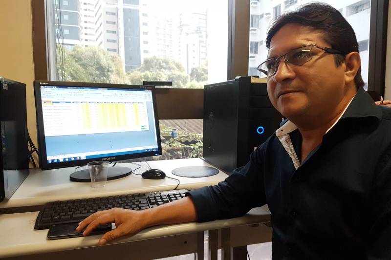 Encerrou nesta quinta-feira, 26, o módulo de Equilíbrio Fiscal do Workshop de Melhoria da Situação Fiscal dos Municípios do Pará para o polo Belém III, criado recentemente para atender os gestores e técnicos que não participaram do primeiro circuito de workshops, iniciado em outubro do ano passado, e que capacitou 53 cidades que integram o Programa Municípios Sustentáveis (PMS), desenvolvido pela Secretaria Extraordinária de Municípios Sustentáveis (Semsu). Na foto, o prefeito de Magalhães Barata, Gerson Miranda.
FOTO: DANI FILGUEIRAS / ASCOM SEMSU
DATA: 26.04.2018
BELÉM - PARÁ <div class='credito_fotos'>Foto: DANI FILGUEIRAS / ASCOM SEMSU | <a href='/midias/2018/originais/77fd38f6-c5fb-44e6-addd-60106a5faab3.jpg' download><i class='fa-solid fa-download'></i> Download</a></div>