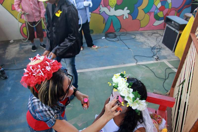 A Fundação de Atendimento Socioeducativo do Pará (Fasepa) realizou na sexta-feira (29), o IV Arraial da Socioeducação (foto), que marcou o encerramento das atividades do primeiro semestre do ano, com uma mostra das iniciativas realizadas na área da cultura, esporte e lazer, nas unidades da Região Metropolitana de Belém. A programação, realizada no espaço Apoena, em Ananindeua, contou com a participação de 70 socioeducandos de 11 unidades da Fundação, envolvendo adolescentes em cumprimento de medida de internação provisória, internação e semiliberdade, além de contar com a presença de servidores e familiares dos internos, na ação que integra o projeto Ressignificando Caminhos na Socioeducação, totalizando cerca de 400 participantes.
FOTO: ALBERTO PASSOS / ASCOM FASEPA
DATA: 29.06.2018
BELÉM - PARÁ <div class='credito_fotos'>Foto: ALBERTO PASSOS/ ASCOM FASEPA | <a href='/midias/2018/originais/782d64ee-7af2-42e1-9871-be60e0503d65.jpg' download><i class='fa-solid fa-download'></i> Download</a></div>