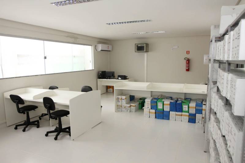 Restaurante self service, rampa de acesso, nova fachada, câmeras de vigilância e elevadores elétricos. O prédio-sede da Secretaria Estadual de Meio Ambiente e Sustentabilidade (Semas), em Belém, continua no mesmo lugar, mas parece novo. Após um processo de reforma, o prédio foi entregue aos servidores nesta sexta-feira, 16, pelo governador Simão Jatene.
FOTO: CRISTINO MARTINS / AG. PARÁ
DATA: 16.03.2018
BELÉM - PARÁ <div class='credito_fotos'>Foto: Cristino Martins/Ag. Pará | <a href='/midias/2018/originais/787cb910-42a4-4171-b4d5-4a94ff52dbd5.jpg' download><i class='fa-solid fa-download'></i> Download</a></div>
