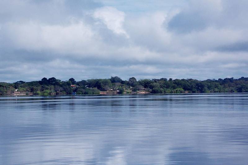 A Imprensa Oficial do Estado (IOE) abre sua participação no X Salão do Livro da Região do Baixo Amazonas, em Santarém - do qual é uma das patrocinadoras - com o lançamento do livro “Viagem a Santarém”, do professor, pesquisador e escritor Paulo Maués Corrêa. Rodrigo de Souza Wanzeler, doutorando em antropologia, que assina o prefácio do livro, conta que o leitor terá a oportunidade de “mergulhar, tal qual um boto no entorno de uma embarcação, no dia a dia das Vilas Brasil, São José e Bom Futuro, comunidades pertencentes ao grande município de Santarém, conhecendo um tanto de suas lendas e crendices, bem como de alguns fatos e de seu folclore”.
FOTO: DIVULGAÇÃO
DATA: 24.11.2017
SANTARÉM - PARÁ <div class='credito_fotos'>Foto: Divulgação | <a href='/midias/2018/originais/78ac7cda-616c-4ba1-a523-621eca0a55f4.jpg' download><i class='fa-solid fa-download'></i> Download</a></div>