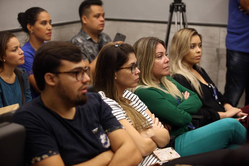 Jornalistas, influenciadores digitais e membros da sociedade civil organizada participaram, nesta quinta-feira (15), da visita guiada ao Parque Estadual do Utinga (Peut) que será inaugurado na sexta-feira (16), às 16h30. Os convidados foram recebidos pelo secretário estadual de Cultura, o arquiteto Paulo Chaves; pelo presidente do Ideflor-bio, Thiago Novaes; pelo gerente do Peut, Julio Meyer; pelo secretário de comunicação, Daniel Nardin e pelo representante da diretoria da Unidade de Conservação do Parque, Wendel Andrade. O evento começou às 9h com a apresentação das melhorias feitas no espaço durante as obras, dos serviços que funcionarão no local e de algumas normas de utilização desse novo equipamento.
FOTO: SIDNEY OLIVEIRA / AG. PARÁ
DATA: 15.03.2018
BELÉM - PARÁ <div class='credito_fotos'>Foto: Sidney Oliveira/Ag. Pará | <a href='/midias/2018/originais/78be109d-f58b-4c95-a300-29500984b57c.jpg' download><i class='fa-solid fa-download'></i> Download</a></div>