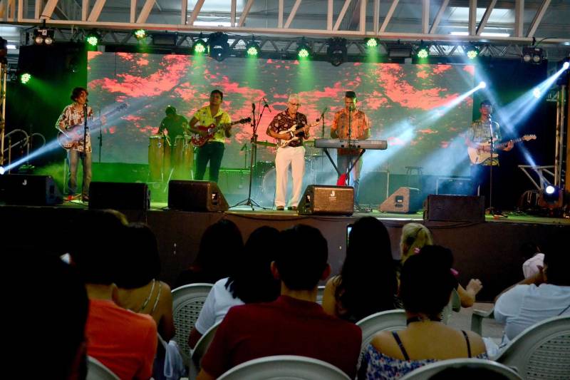Gratidão este é o sentimento de grande parte dos mais de 75 artistas e expositores que participaram da segunda edição da Feira Livre de Arte e Cultura promovida pela Fundação Cultural do Pará (FCP). Durante dois dias, 9 e 10, todos puderam expor seu trabalho, comercializar e construir parcerias para eventos futuros. Na foto, tributo a Mestre Vieira
FOTO: DIOGO VIANNA / ASCOM FCP
DATA: 10.03.2018
BELÉM - PARÁ <div class='credito_fotos'>Foto: Diogo Vianna/ Ascom FCP | <a href='/midias/2018/originais/795546a0-a112-4de4-a913-57478cc1950b.jpg' download><i class='fa-solid fa-download'></i> Download</a></div>