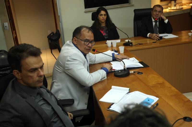 A comitiva nacional dos direitos humanos foi recebida por representantes da Secretaria de Estado de Segurança Pública e da Defesa Social (Segup) para dialogar sobre as medidas já colocadas em prática frente ao ocorrido no Centro de Recuperação Penitenciário do Pará III (CRPP III), na última terça-feira, 10. A reunião foi nesta sexta-feira, 13, na sede da secretaria.
FOTO: CARLOS SODRÉ / AG. PARÁ
DATA: 13.04.2018
BELÉM - PARÁ <div class='credito_fotos'>Foto: CARLOS SODRÉ / AG. PARÁ | <a href='/midias/2018/originais/79b1d5df-3d1e-4673-b957-9ba8284d26ca.jpg' download><i class='fa-solid fa-download'></i> Download</a></div>