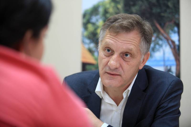 Paulo Czrnhak (foto), diretor operacional da Pró-saúde no Pará, se orgulha do trabalho realizado nos hospitais que gerencia. “Passamos por um processo longo de capacitação de nossos colaboradores, do agente de portaria ao médico, para que inicialmente eles acreditassem nos processos que estávamos implantando.
FOTO: MÁCIO FERREIRA / AG. PARÁ
DATA: 17.02.2017
BELÉM - PARÁ <div class='credito_fotos'>Foto: MÁCIO FERREIRA/ AG. PARÁ | <a href='/midias/2018/originais/79f46fa2-7a98-44c8-a2d1-471dd10ec2c5.jpg' download><i class='fa-solid fa-download'></i> Download</a></div>
