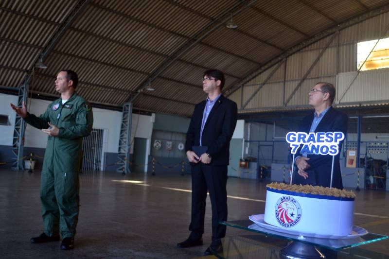 O Grupamento Aéreo de Segurança Pública (Graesp), vinculado à Secretaria de Estado de Segurança Pública e Defesa Social (Segup) completou hoje sete anos de criação, com números proporcionais a sua importância. Somente neste ano, mais de 1.800 atendimentos foram realizados pelos aeromédicos da equipe, que atuaram em operações policiais, buscas e resgates, entre outros. Além disso, foram totalizando mais de 2 mil horas de vôo que beneficiaram a população em todas as regiões de integração do Pará. 

FOTO: ELIELSON MODESTO / ASCOM SEGUP
DATA: 28.12.2018
BELÉM - PARÁ <div class='credito_fotos'>Foto: Elielson Modesto / Ascom Segup   |   <a href='/midias/2018/originais/7a0ad568-7509-43d2-9955-0969c8f8ef73.jpg' download><i class='fa-solid fa-download'></i> Download</a></div>