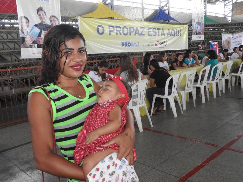 Termina neste sábado, 17, o atendimento da Caravana Pro Paz Cidadania em Bragança, município localizado na região nordeste do estado. Com o apoio da prefeitura e secretarias estaduais, a ação começou na quinta-feira, 15, no ginásio do Senai. Até o momento, mais de dois mil atendimentos foram feitos. A população pode solicitar a emissão de RG, CPF, certidão de nascimento (1° e 2° via), Id Jovem, identidade de nome social e aconselhamento jurídico.
FOTO: CARLOS SODRÉ / AG. PARÁ
DATA: 16.03.2018
BRAGANÇA - PARÁ <div class='credito_fotos'>Foto: Carlos Sodré/Agência Pará | <a href='/midias/2018/originais/7a5a50cd-0f0b-4870-b2f1-4b50289aebc0.jpg' download><i class='fa-solid fa-download'></i> Download</a></div>