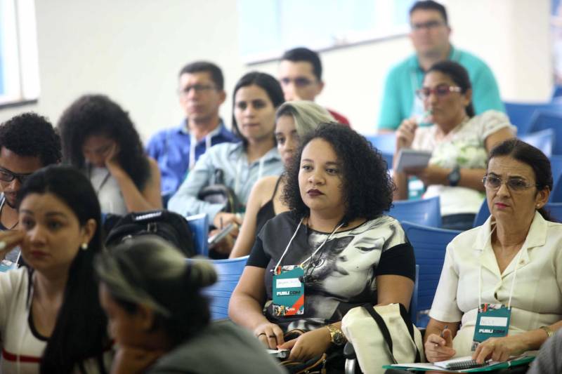 Comunicadores, estudantes, profissionais de diversas áreas e representantes movimentos de mulheres da região do Xingu tiveram a oportunidade de discutir sobre a cobertura da mídia nos casos de violência contra a mulher. O tema Mídia e Feminicídio, encerrou o primeiro dia do Publicom - Encontro de Comunicação do Pará, na noite desta quinta-feira, 12, na sede da Associação Comercial, Industrial e Agro Pastoril de Altamira (Aciapa), em Altamira.
FOTO: MARCELO LELIS / AG. PARÁ
DATA: 12.04.2018
ALTAMIRA - PARÁ <div class='credito_fotos'>Foto: Marcelo Lelis / Ag. Pará | <a href='/midias/2018/originais/7a7fed63-4d13-4dd0-a5c2-45b390677c5f.jpg' download><i class='fa-solid fa-download'></i> Download</a></div>