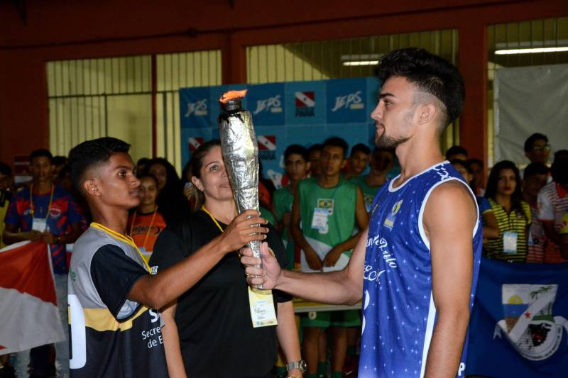 A abertura da Etapa Estadual dos Jogos Estudantis Paraenses (Jeps) 2018 teve um sabor especial para os 883 atletas, técnicos e dirigentes do esporte escolar que participaram da cerimônia na noite desta terça-feira, 19, no Estádio Jornalista Edgar Proença, o Mangueirão.
FOTO: FERNANDO NOBRE / ASCOM SEDUC
DATA: 19.06.2018
BELÉM - PARÁ <div class='credito_fotos'>Foto: FERNANDO NOBRE/ASCOM SEDUC | <a href='/midias/2018/originais/7a96ef9c-789a-4a4a-8fdf-925cdaaa1be1.jpg' download><i class='fa-solid fa-download'></i> Download</a></div>