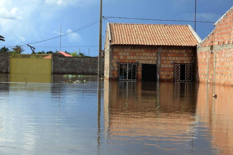 Em Marabá (foto) já são 198 famílias desabrigadas, 58 desalojadas e 194 afetadas. O município conta com cinco abrigos oficiais e dois não oficiais - estruturados pela própria comunidade. As famílias já começaram a receber o benefício eventual por meio das Secretarias Estadual e Municipal de Assistência Social.

FOTO: MÁCIO FERREIRA / AG. PARÁ
DATA: 16.02.2018
MARABÁ - PARÁ <div class='credito_fotos'>Foto: MÁCIO FERREIRA/ AG. PARÁ   |   <a href='/midias/2018/originais/7af32919-4e90-4c92-bdd7-a4f8072765dc.jpg' download><i class='fa-solid fa-download'></i> Download</a></div>