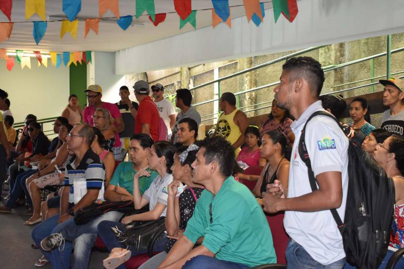 Durante esta semana, as pessoas com deficiência da região do município de Paragominas participaram do recadastramento para a emissão da carteira de gratuidade intermunicipal. Durante os três dias de atendimento, os profissionais da Agência de Regulação e Controle de Serviços Públicos do Estado do Pará (Arcon) e da Secretaria de Saúde Pública do Estado do Pará (Sespa) registraram e fizeram avaliações no Centro de Reabilitação da Pessoa com Deficiência. Mais de 1,5 de pessoas já se recadastraram. Em Belém (foto), os atendimentos passam a ocorrer normalmente. A contar da segunda-feira (9), os pacientes que demandarem atendimento oftalmológico e otorrinolaringológico no Centro Integrado de Inclusão e Cidadania (CIIC) serão encaminhados para lá.
FOTO: ASCOM / ARCON
DATA: 07.07.2018
BELÉM - PARÁ <div class='credito_fotos'>Foto: ASCOM / ARCON | <a href='/midias/2018/originais/7b4efb68-40fd-4d64-a000-8279f60f1fba.jpg' download><i class='fa-solid fa-download'></i> Download</a></div>