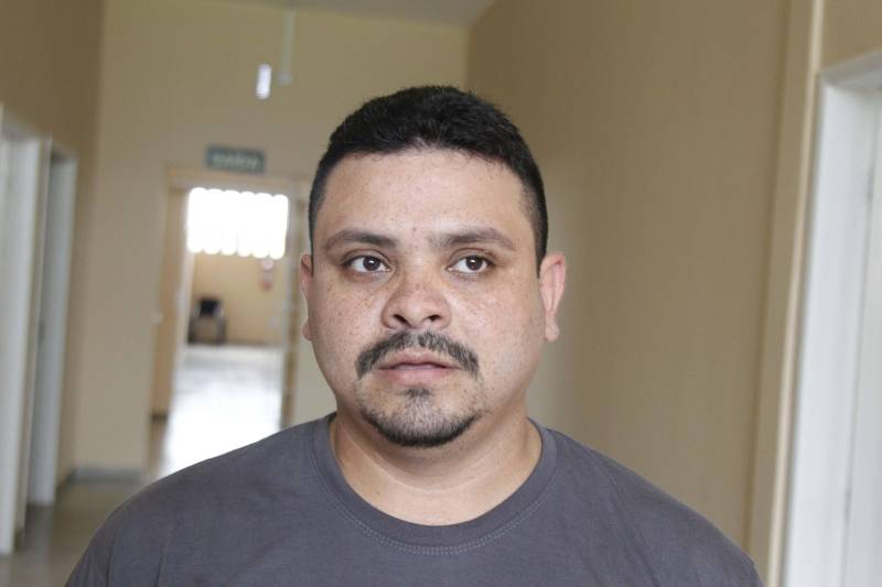 Mais de 250 pessoas se candidataram para concorrer a uma das 37 vagas de agentes penitenciários, ofertadas no Processo Seletivo Simplificado (PSS), da Superintendência do Sistema Penitenciário do Estado (Susipe). Os novos servidores irão trabalhar no novo Centro de Recuperação Feminino (CRF Santarém), em Santarém, no oeste do Estado que deve ser ativado até o final deste mês. O processo seletivo foi organizado pela Escola de Administração Penitenciário (EAP) da Susipe e contou com três fases: inscrição, análise curricular e pesquisa social. O curso de treinamento dos candidatos é realizado em Santarém. Na foto, Renan Maia, da EAP.
FOTO: AKIRA ONUMA / ASCOM SUSIPE
DATA: 17.04.2018
SANTARÉM - PARÁ <div class='credito_fotos'>Foto: Akira Onuma / Ascom Susipe | <a href='/midias/2018/originais/7b666e62-9880-4d8c-97f0-622f41484186.jpg' download><i class='fa-solid fa-download'></i> Download</a></div>