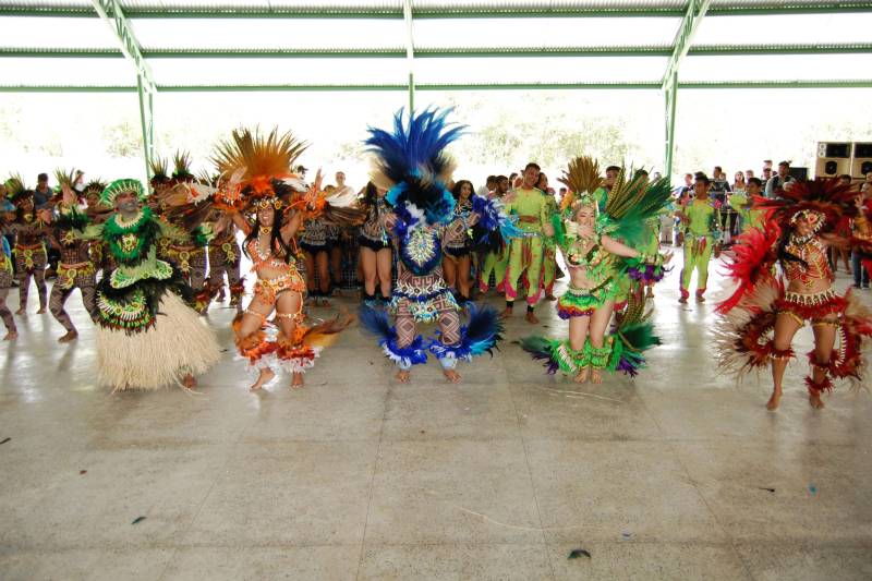 O Governo do Estado inaugurou nesta quarta-feira (19) o Complexo de Visitação do Parque Estadual de Monte Alegre, na região Oeste do Pará. O complexo está localizado na Área de Proteção Ambiental Paytuna, entre as comunidades Ererê, Maxirá, Paytuna, Maxirazinho, Lajes e Santana. O espaço conta com pórtico de entrada, centro de visitação, circuito de malocas, trilha, estruturas para visitação dos dois principais sítios arqueológicos desta área - a Serra da Lua e a Pedra do Mirante - e servirá como um importante equipamento para preservação do patrimônio arquelógico, histórico, além de fomentar a educação ambiental e patrimonial entre os estudantes e a população em geral.

FOTO: MÁCIO FERREIRA / AG. PARÁ
DATA: 20.12.2018
MONTE ALEGRE - PARÁ <div class='credito_fotos'>Foto: MÁCIO FERREIRA/ AG. PARÁ   |   <a href='/midias/2018/originais/7b729a14-10dd-48b9-b3f8-63f1abf7d709.jpg' download><i class='fa-solid fa-download'></i> Download</a></div>