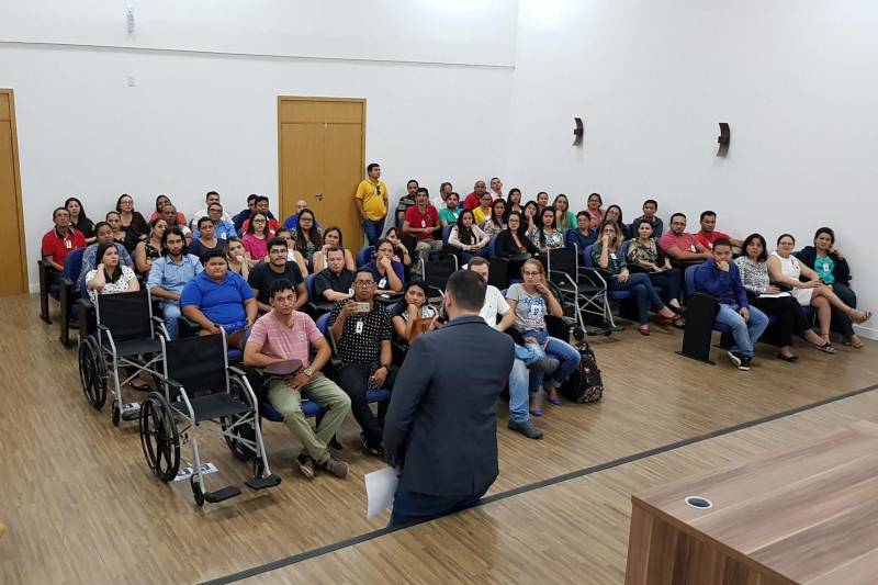 A aula inaugural foi no dia 10, mas o curso é realizado todas as quintas-feiras, no auditório da instituição, para facilitar o aprendizado e não prejudicar o desenvolvimento de suas atividades técnicas. <div class='credito_fotos'>Foto: ASCOM CIIR   |   <a href='/midias/2018/originais/7bd42bc5-9e04-468d-810d-76a0a5e1b65c.jpg' download><i class='fa-solid fa-download'></i> Download</a></div>