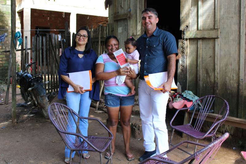 Promover o desenvolvimento integral das crianças na primeira infância nas diversas regiões do Pará. É com este objetivo que a Secretaria de Estado de Assistência Social, Trabalho, Emprego e Renda (Seaster) levou para o município de São Félix do Xingu a oficina de capacitação para Supervisores e Visitadores do Programa Criança Feliz, no período de 09 a 16 de abril. A ação, que contou com o apoio da Secretaria Municipal de Trabalho e Promoção Social (Semtemps), de São Félix do Xingu, fez parte da programação da 6ª Semana dos Povos Indígenas.
FOTO: ASCOM SEASTER
DATA: 16.04.2018
SÃO FÉLIX DO XINGU - PARÁ <div class='credito_fotos'>Foto: Ascom Seaster | <a href='/midias/2018/originais/7beccbe8-dd47-410c-8f6d-e46d0e594926.jpg' download><i class='fa-solid fa-download'></i> Download</a></div>