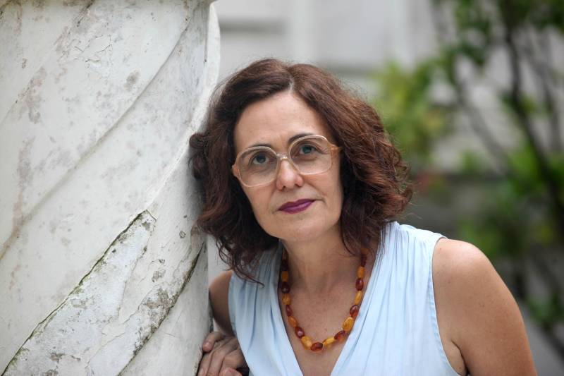 O maior evento de fomento à leitura do Norte e Nordeste do Brasil, a XXII Feira Pan-Amazônica do Livro será aberta no dia 1° de junho até prossegue até o dia 10 tendo a Colômbia como país homenageado e o escritor Age de Carvalho como patrono. “Teremos práticas de leitura na Pan- Amazônia, oficinas, debates, palestras, programação cultural vasta tanto no espaço infantil quanto adulto, espetáculos de teatro, bonecos, contação de histórias e muito mais”, comentou Ana Catarina (foto).
FOTO: MARCELO LELIS / AG. PARÁ
DATA: 22.05.2018
BELÉM - PARÁ <div class='credito_fotos'>Foto: Marcelo Lelis / Ag. Pará | <a href='/midias/2018/originais/7bf47ae9-bc6d-40a4-9d89-d7a9b02c1247.jpg' download><i class='fa-solid fa-download'></i> Download</a></div>