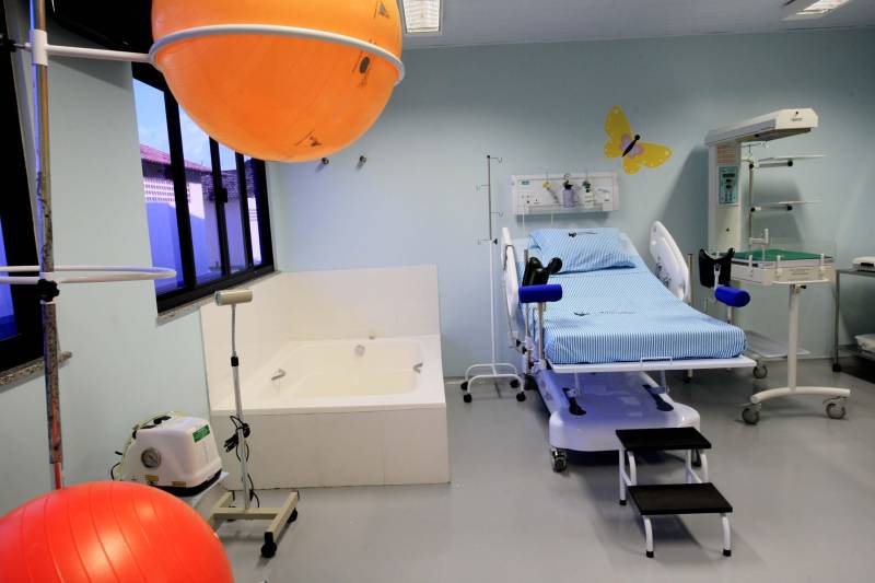 Em apenas um mês de funcionamento, o Hospital Materno-Infantil de Barcarena Dra. Anna Turan (HMIB) alcançou 97% em satisfação dos usuários, de acordo com o Serviço de Atendimento ao Usuário (SAU). Nesse período, o hospital teve grande atuação na região em atendimento humanizado, serviços e equipamentos.
FOTO: SIDNEY OLIVEIRA / ARQUIVO AG. PARÁ
DATA: 20.09.2018
BARCARENA - PARÁ <div class='credito_fotos'>Foto: Sidney Oliveira/Ag. Pará | <a href='/midias/2018/originais/7c1a8a07-7678-406e-b600-f3fc3e9c8154.jpg' download><i class='fa-solid fa-download'></i> Download</a></div>