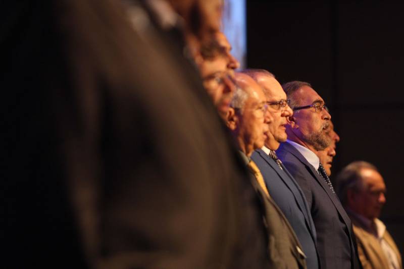 O VII Congresso e Feira Internacional de Transporte e Logística Sustentável da Amazônia (Trans 2018) teve sua abertura na noite desta terça-feira (19) no Hangar - Convenções e Feiras da Amazônia. A cerimônia de abertura contou com a presença do secretário de Estado de Transporte, Kleber Menezes (foto), que representou o governador Simão Jatene; do presidente da Assembleia Legislativa do Pará (Alepa), deputado Márcio Miranda, e de diretores, presidentes e representantes dos 10 órgãos do governo que estão participando do evento, assim como autoridades do setor.
FOTO: MARCELO LELIS / AG. PARÁ
DATA: 19.06.2018
BELÉM - PARÁ <div class='credito_fotos'>Foto: Marcelo Lelis / Ag. Pará | <a href='/midias/2018/originais/7c20a496-5b3c-4dc2-bbcd-ee93d632f98d.jpg' download><i class='fa-solid fa-download'></i> Download</a></div>