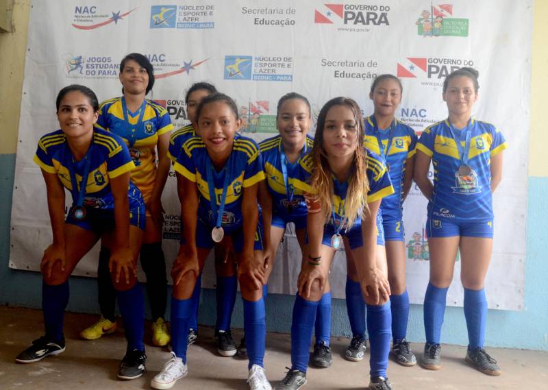 A etapa regional dos Jogos Estudantis Paraenses (Jeps), realizada de 16 a 19 de maio, no município de Igarapé-Açu, no nordeste do Estado, selecionou os times que vão disputar a etapa estadual, em junho, em Belém. Depois dos quatro dias de disputas, Castanhal foi apontada como a delegação que levará para a próxima etapa o maior número de times. Na foto, equipe de futsal de Igarapé-Açu
FOTO: RAI PONTES / ASCOM SEDUC
DATA: 20.05.2018
IGARAPÉ-AÇU - PARÁ <div class='credito_fotos'>Foto: Rai Pontes/Ascom Seduc | <a href='/midias/2018/originais/7c66a361-5f8f-47ee-a3fa-0ccae6ce1765.jpg' download><i class='fa-solid fa-download'></i> Download</a></div>