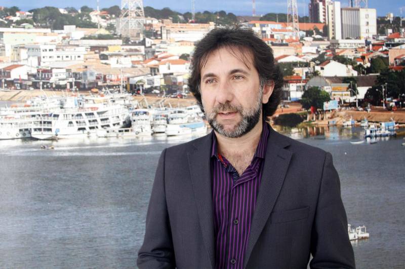 A política de atenção aos egressos do sistema socioeducativo e a orientação e avaliação dos planos municipais de atendimento ao adolescente em conflito com a lei foram os destaques do último dia do 2º Encontro Temático, que terminou nesta sexta-feira (27), em Santarém e abrangeu todas as cidades da Região do Baixo Amazonas. Na foto, o presidente da Fasepa, Simão Bastos.
FOTO: FRANKLIN SALVADOR / ASCOM FASEPA
DATA: 27.04.2017
SANTARÉM - PARÁ <div class='credito_fotos'>Foto: Franklin Salvador/Ascom Fasepa | <a href='/midias/2018/originais/7c86aecb-65ed-416a-a1f6-9bc661ad4ca6.jpg' download><i class='fa-solid fa-download'></i> Download</a></div>