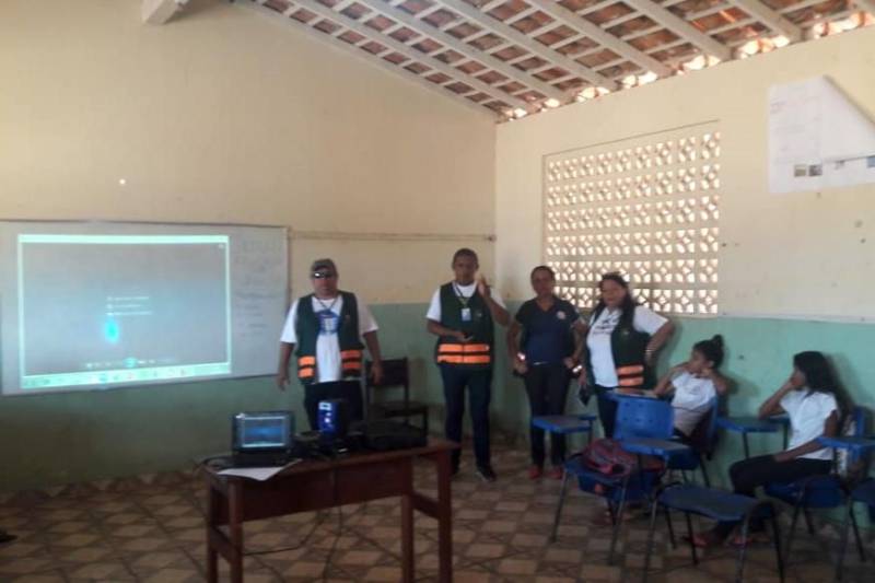 O município de Salvaterra, no Marajó, recebeu durante toda a semana passada até a última segunda-feira (26) as ações educativas do Departamento de Trânsito do Estado do Pará (Detran). 

FOTO: ROSE BARBOSA / ASCOM DETRAN
DATA: 26.11.2018
SALVATERRA - PARÁ <div class='credito_fotos'>Foto: ROSE BARBOSA / ASCOM DETRAN   |   <a href='/midias/2018/originais/7cac52fd-823a-4296-8141-806789383d6d.jpg' download><i class='fa-solid fa-download'></i> Download</a></div>