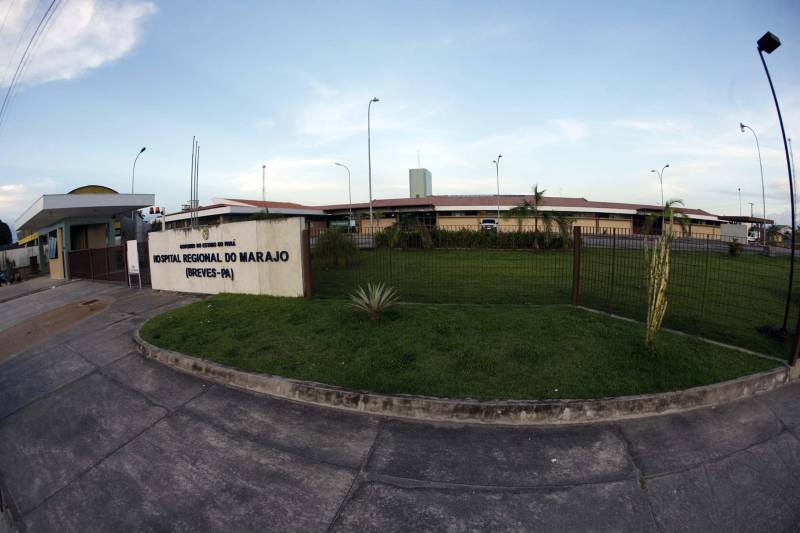 Mais de 70 homens da cidade de Breves e redondezas participaram na noite desta sexta-feira, 23, de palestra sobre “Câncer de próstata - Prevenção”, promovida pelo Hospital Regional Público do Marajó (HRPM), em Breves, que durante a semana distribuiu às Unidades Básicas de Saúde da cidade, 150 requisições de exames de PSA (Antígeno Prostático Específico), que serve para diagnosticar alterações na próstata, como prostatite, hipertrofia benigna da próstata ou câncer de próstata. 

FOTO: ASCOM HRPM
DATA: 20.11.2018
BRAVES - PARÁ <div class='credito_fotos'>Foto: Ascom HRPM   |   <a href='/midias/2018/originais/7d5a9049-682b-4b40-9689-9c91f7733d84.jpg' download><i class='fa-solid fa-download'></i> Download</a></div>