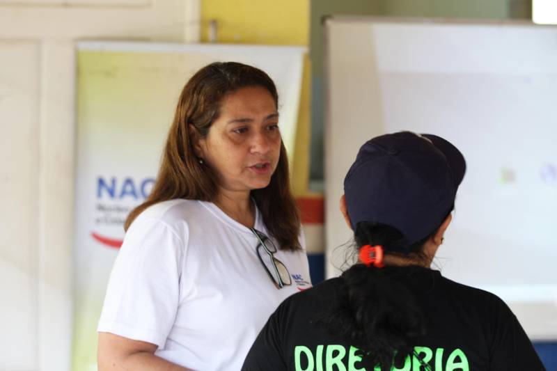 Na manhã desta quarta-feira (21), a ilha de Cotijuba recebeu a primeira edição do Projeto Família e Cidadania de 2018. O evento está sendo realizado na Escola Estadual de Ensino Fundamental e Médio Professora Marta da Conceição até a próxima sexta-feira (23). Durante a manhã mais de 40 pessoas estiveram presentes na abertura do evento, mas a expectativa é que esse número aumente, já que o projeto continua nos próximos dias, sempre com início às 8h. Na foto, Marina Bendelack, coordenadora do Família e Cidadania.
FOTO: SIDNEY OLIVEIRA / AG. PARÁ
DATA: 21.02.2018
COTIJUBA - PARÁ <div class='credito_fotos'>Foto: Sidney Oliveira/Ag. Pará | <a href='/midias/2018/originais/7dfb48ac-a264-4a87-ab5b-739636ac122a.jpg' download><i class='fa-solid fa-download'></i> Download</a></div>