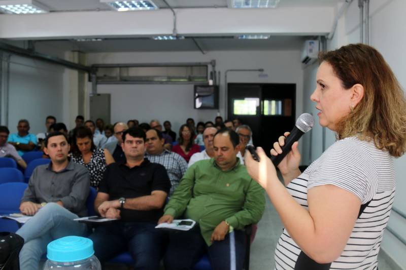 Produtores de queijo e leite do Arquipélago do Marajó fizeram uma visita técnica ao Parque de Ciência e Tecnologia Guamá (PCT Guamá), na segunda-feira (11), onde conheceram os laboratórios de Qualidade do Leite, Engenharia Biológica e Instrumentação para Produtos Agroindustriais, sendo dois específicos de leite e um de melhoramento genético de búfalas.

FOTO: ASCOM PCT GUAMÁ
DATA: 11.06.2018
BELÉM - PARÁ <div class='credito_fotos'>Foto: ASCOM / PCT GUAMÁ   |   <a href='/midias/2018/originais/7e476b6b-d9a8-45d7-a6b6-d7bc09192755.jpg' download><i class='fa-solid fa-download'></i> Download</a></div>