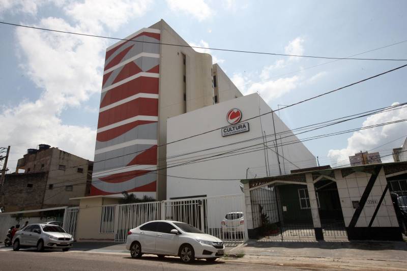 O único veículo de comunicação pública do Pará, com alcance nos 115 municípios do Estado, inaugurou no dia 24 de outubro, a sua primeira sede. Após trinta anos no prédio da imprensa oficial, as atividades da rede Cultura de televisão, rádio e do portal, além da parte administrativa, passam a serem concentradas na Rua dos Pariquis, no Bairro da Cremação.

FOTO: CARLOS SODRÉ / AG. PARÁ
DATA: 01.12.2018
BELÉM - PARÁ <div class='credito_fotos'>Foto: CARLOS SODRÉ / AG. PARÁ    |   <a href='/midias/2018/originais/7e6cc132-966b-4ba6-b939-ee31743cee61.jpg' download><i class='fa-solid fa-download'></i> Download</a></div>