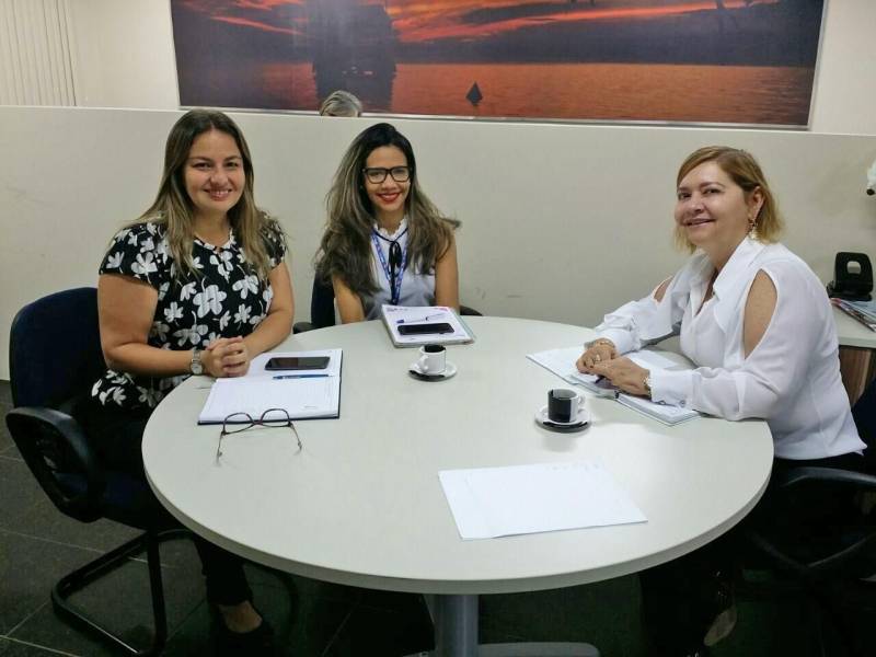 A mediação de conflitos demonstra ser a solução mais eficiente para evitar que casos de menor potencial ofensivo possam se judicializar. A eficácia deste método é comprovada a partir de um levantamento da Fundação Pro Paz, no município de Santarém, na região Oeste. Os dados mostram que nos últimos 30 dias, na UIPP instalada no bairro da Nova República, um dos mais populosos da cidade, não foram oficializados Termos Circunstanciados de Ocorrências (TCO). Na foto, Reunião da equipe estadual do Pro Paz em UIPP's.

FOTO: SAMUEL ALVARENGA / SECOM
DATA: 14.05.2018
BELÉM - PARÁ <div class='credito_fotos'>Foto: Samuel Alvarenga / Secom   |   <a href='/midias/2018/originais/7e9cd388-b79a-4057-b0ac-0f6b3acf7b61.jpg' download><i class='fa-solid fa-download'></i> Download</a></div>