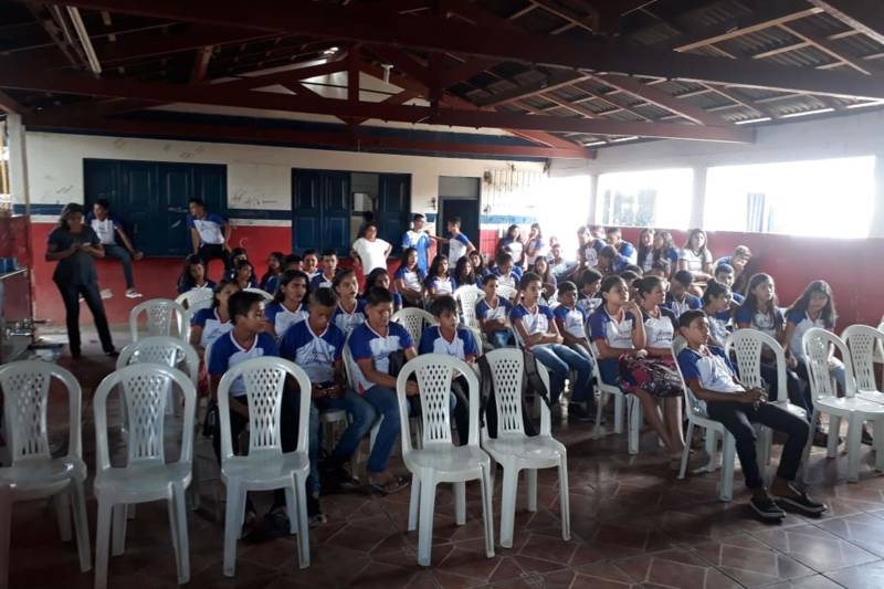 Uma equipe de cinco servidores da Coordenadoria de Educação do Departamento de Trânsito do Pará (Detran) realiza até este final de semana uma série de atividades com a finalidade de orientar moradores e estudantes dos municípios de Bragança, Tracuateua e Augusto Correâ, no nordeste paraense. Em menos de uma semana de ação, cerca de 1.200 alunos das três cidades já foram atingidos com o trabalho, além de 30 professores.

FOTO: ASCOM DETRAN
DATA: 14.12.2018
BRAGANÇA - PARÁ <div class='credito_fotos'>Foto: ASCOM DETRAN   |   <a href='/midias/2018/originais/7ebb617a-a6a0-4f71-8aca-88d51e2346a8.jpg' download><i class='fa-solid fa-download'></i> Download</a></div>