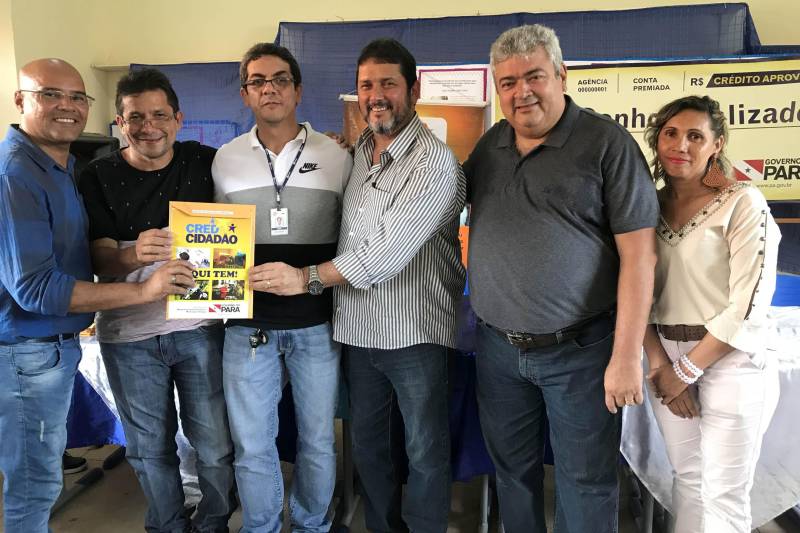 Na manhã desta segunda-feira, 23, o Núcleo de Gerenciamento do Programa de Microcrédito CredCidadão entregou, no município de Igarapé-Miri, 85 microcréditos para microempreendedores cadastrados na linha convencional do programa.
FOTO: ASCOM CREDCIDADÃO
DATA: 23.04.2018
IGARAPÉ-MIRI - PARÁ <div class='credito_fotos'>Foto: ASCOM / CREDCIDADÃO | <a href='/midias/2018/originais/7ec3c22c-b6d4-4dd8-99f7-ccbaa0399a4d.jpg' download><i class='fa-solid fa-download'></i> Download</a></div>
