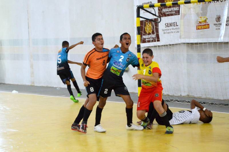 Emoção. Este foi o sentimento predominante nas partidas finais da regional de Carajás dos Jogos Estudantis Paraenses (Jeps), realizadas neste sábado (26), no Ginásio Poliesportivo de Parauapebas. Desta etapa, os municípios de Marabá, Parauapebas, Rondon do Pará, Jacundá e Bom Jesus do Tocantins são as delegações campeãs e, em junho, vão participar da etapa Estadual, em Belém.
FOTO: FERNANDO NOBRE / ASCOM SEDUC
DATA: 26.05.2018
PARAUAPEBAS - PARÁ <div class='credito_fotos'>Foto: FERNANDO NOBRE/ASCOM SEDUC | <a href='/midias/2018/originais/7ed33bc6-a96b-4625-b69a-0f159d92f3e1.jpg' download><i class='fa-solid fa-download'></i> Download</a></div>