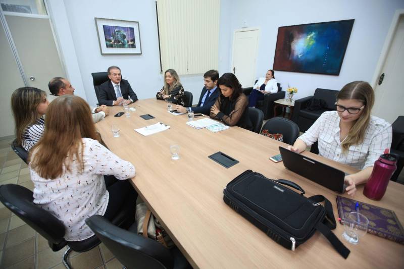 Foi instalado, nesta quarta-feira, 28, durante reunião na sede da Procuradoria-Geral do Estado (PGE/PA), em Belém, o Comitê Interinstitucional de Recuperação de Ativos do Estado do Pará (Cira/PA). O Decreto nº 1.954, que instituiu o grupo de trabalho, foi publicado no Diário Oficial do Estado no dia 5 de janeiro de 2018. Com a atuação do Comitê, o Governo do Estado pretende recuperar bens e direitos obtidos ilegalmente, por meio de ações judiciais e administrativas, além daquelas que visem acautelar o patrimônio público, apurar e reprimir os crimes contra a ordem tributária e a lavagem de dinheiro, com enfoque especial na recuperação de ativos, promovendo ações que resultem na responsabilização administrativa, civil e criminal dos envolvidos.
FOTO: MÁCIO FERREIRA / AG. PARÁ
DATA: 28.02.2018
BELÉM - PARÁ <div class='credito_fotos'>Foto: MÁCIO FERREIRA/ AG. PARÁ | <a href='/midias/2018/originais/7f6508c0-3f68-4091-909f-7580dca14cb3.jpg' download><i class='fa-solid fa-download'></i> Download</a></div>