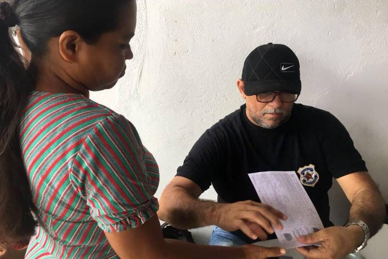 Cerca de 4 mil pessoas receberam os serviços de emissão de CPF, RG, Certidão de Nascimento 1° e 2° vias, Id jovem, Identidade de Nome Social e aconselhamento jurídico, na cidade de Capanema, no nordeste paraense. A ação ocorreu entre os dias 29 de março a 1º de abril, promovida pela Caravana do Programa Pro Paz Cidadania, mantido pela Fundação Pro Paz, nos municípios do Pará
FOTO: ASCOM PRO PAZ
DATA: 01.04.2018
CAPANEMA - PARÁ <div class='credito_fotos'>Foto: ASCOM PRO PAZ | <a href='/midias/2018/originais/7f6a4ed0-6e4b-413b-861c-b568f5122080.jpg' download><i class='fa-solid fa-download'></i> Download</a></div>