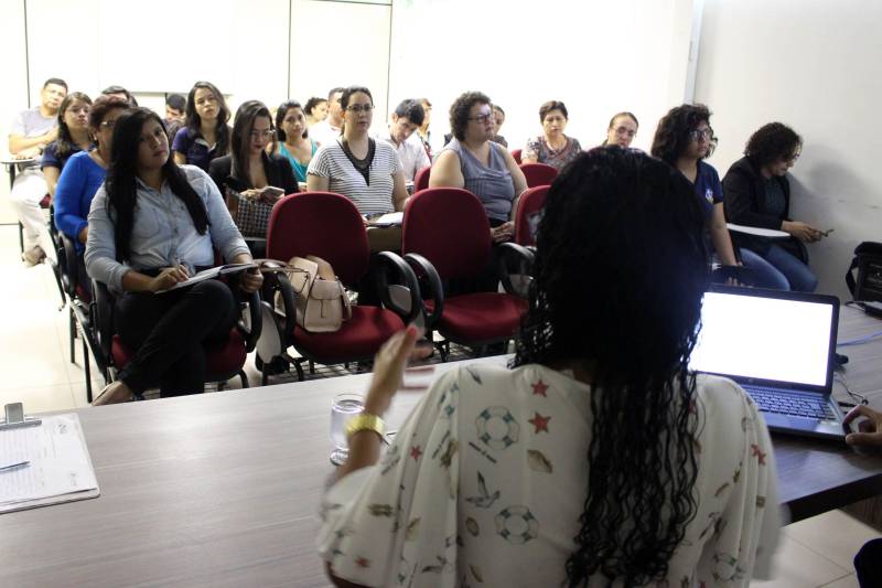 Debater caminhos e novas perspectivas da política estadual de gerenciamento costeiro no Pará foi o objetivo da mais recente programação da “Quinta da Educação Ambiental”, realizada pela Diretoria de Ordenamento, Educação e Descentralização da Gestão Ambiental da Secretaria de Estado de Meio Ambiente e Sustentabilidade (Semas) no Parque Estadual do Utinga. Durante a discussão, os técnicos da Semas, Beatriz Vilar e Clézio Fonseca, mostraram que a política é necessária para o esclarecimento das ações que serão implantadas nos territórios costeiros do Estado do Pará.
FOTO: ASCOM SEMAS
DATA: 06.04.2018
BELÉM - PARÁ <div class='credito_fotos'>Foto: ASCOM SEMAS | <a href='/midias/2018/originais/7f98a3d4-8583-44dd-b34d-e76037d3ca73.jpg' download><i class='fa-solid fa-download'></i> Download</a></div>