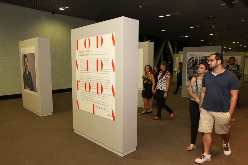Uma programação extensa e diversificada marcou a abertura das atividades da XXII Feira Pan-Amazônica do Livro (foto) neste sábado (2), no Hangar – Centro de Convenções e Feiras da Amazônia, em Belém. Um grande público compareceu no primeiro dia, aproveitando as atrações culturais e as exposições nos estandes de livros.

FOTO: CRISTINO MARTINS / AG. PARÁ
DATA: 02.06.2018
BELÉM - PARÁ <div class='credito_fotos'>Foto: Cristino Martins/Ag. Pará   |   <a href='/midias/2018/originais/7fb7e394-742e-41be-ba15-2a2d9730d190.jpg' download><i class='fa-solid fa-download'></i> Download</a></div>
