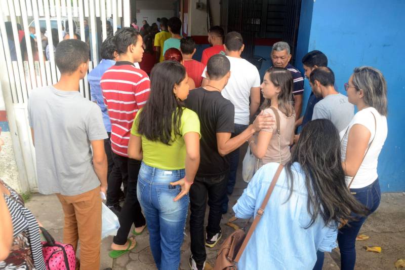No município de Abaetetuba (foto), 3.015 candidatos fizeram a prova do concurso da Seduc.
FOTO: ELISEU DIAS / ASCOM SEDUC
DATA: 24.06.2018
ABAETETUBA - PARÁ <div class='credito_fotos'>Foto: Eliseu Dias / Ascom Seduc | <a href='/midias/2018/originais/80231899-eba2-4983-8de3-20771795654f.jpg' download><i class='fa-solid fa-download'></i> Download</a></div>