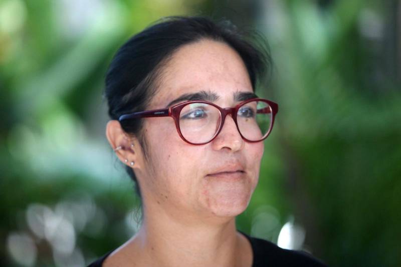 Nos municípios de Braganca e Capanema, no nordeste do Estado, as provas foram realizadas com tranquilidade. A bióloga Alexandra de Araújo Pereira, 38 anos (foto), entregou a prova às 10 horas e foi a primeira candidata a sair no Colégio São Pio X, centro de Capanema.
FOTO: MARCELO LELIS / AG. PARÁ
DATA: 24.06.2018
CAPANEMA - PARÁ <div class='credito_fotos'>Foto: Marcelo Lelis / Ag. Pará | <a href='/midias/2018/originais/803d190d-654d-4122-b96a-2a5f668ed3d2.jpg' download><i class='fa-solid fa-download'></i> Download</a></div>