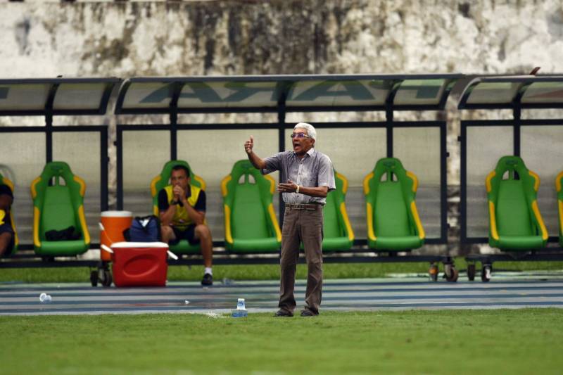 O Clube do Remo venceu o Paysandu por 2 a 1 na tarde deste domingo, partida realizada no Estádio Mangueirão, e largou na frente pelo título do Campeonato Paraense de 2018. Na foto, o técnico Givanildo Oliveira
FOTO: THIAGO GOMES / AG. PARÁ
DATA: 01.04.2018
BELÉM - PARÁ <div class='credito_fotos'>Foto: Thiago Gomes /Ag. Pará | <a href='/midias/2018/originais/80766588-e67f-47d0-ad49-1308fba47861.jpg' download><i class='fa-solid fa-download'></i> Download</a></div>