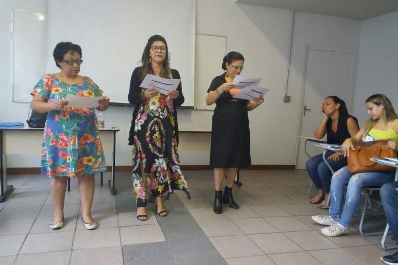 Servidores da Secretaria Estadual de Assistência Social, Trabalho, Emprego e Renda (Seaster) puderam mostrar um pouco do trabalho desenvolvido com crianças, pelo órgão no Pará. Foi durante a capacitação para supervisores do Programa Criança Feliz, promovida pelo Ministério do Desenvolvimento Social (MDS), em Belo Horizonte, que terminou na sexta-feira (2). As servidoras Maria José Pereira e Adriana Barros, a convite do MDS, ministraram curso como multiplicadoras da metodologia de Cuidados para o Desenvolvimento da Criança (CDC) para formar supervisores regionais da metodologia no estado mineiro. A ideia é que eles possam identificar casos de necessidade de intervenção na interação criança/família, levando orientações que estimulam o crescimento e desenvolvimento saudável da criança. O curso contou com momentos teóricos e práticos com visitas de estudo de caso realizadas no Hospital Sophia Feldman, na creche São Vicente de Paula e no Centro Educacional São Francisco.
FOTO: ASCOM / SEASTER
DATA: 02.03.2018
BELÉM - PARÁ <div class='credito_fotos'>Foto: ASCOM / SEASTER | <a href='/midias/2018/originais/80ad558a-b634-41a1-aa7a-42536e15ad62.jpg' download><i class='fa-solid fa-download'></i> Download</a></div>