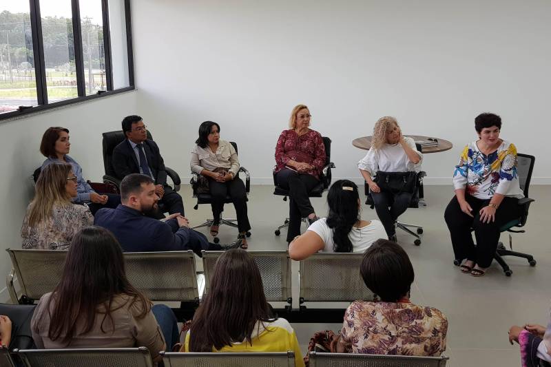 Representantes de organizações sociais, do Conselho Estadual dos Direitos da Pessoa com Deficiência, de órgãos estaduais e do Ministério Público do Pará visitaram as obras do Centro Integrado de Inclusão e Reabilitação (CIIR), em Belém.
FOTO: THALITA GARCIA / ASCOM INDSH
DATA: 21.03.2018
BELÉM - PARÁ <div class='credito_fotos'>Foto: THALITA GARCIA / ASCOM INDSH | <a href='/midias/2018/originais/80ed6732-21e4-42bd-9007-e34afb040281.jpg' download><i class='fa-solid fa-download'></i> Download</a></div>