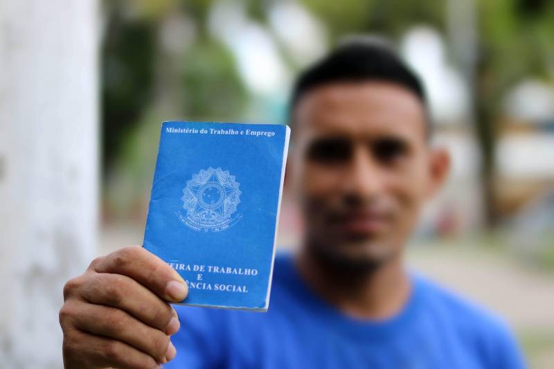 O ano de 2018 começou trazendo novas oportunidades de vida para muitas pessoas. É o caso do egresso Marcelo Santana, de 37 anos (foto), que ficou custodiado pela Superintendência do Sistema Penitenciário do Estado (Susipe) por mais de 10 anos e hoje conseguiu ser realocado no mercado de trabalho. Ele iniciou o ano com a carteira profissional assinada e um contrato efetivo em uma empresa de engenharia.
FOTO: ALFREDO MATOS / ASCOM SUSIPE
DATA: 12.01.2018
BELÉM - PARÁ <div class='credito_fotos'>Foto: CARLOS SODRÉ / AG. PARÁ | <a href='/midias/2018/originais/80f08b20-6337-4c03-ae1f-82225d0a9c51.jpg' download><i class='fa-solid fa-download'></i> Download</a></div>