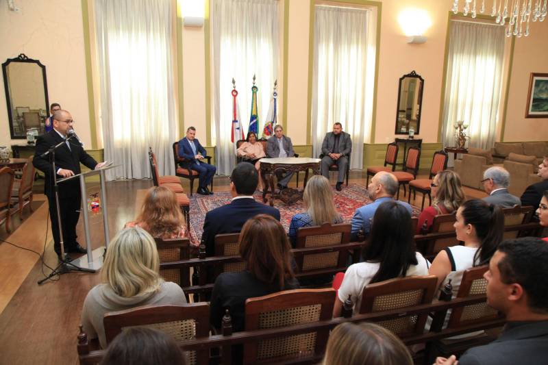 Foi assinada nesta terça-feira, 13, a formalização do convênio entre Tribunal de Justiça do Estado do Pará (TJPA) e Secretaria de Estado de Justiça e Direitos Humanos (Sejudh), por meio do Programa de Proteção e Defesa do Consumidor (Procon/PA), que visa à instalação do Centro Judiciário de Solução de Conflitos e Cidadania (Cejusc).
FOTO: WAGNER ALMEIDA / ASCOM SEJUDH
DATA: 13.03.2018
BELÉM - PARÁ <div class='credito_fotos'>Foto: Wagner Almeida/ Ascom Sejudh | <a href='/midias/2018/originais/811e4b06-2bea-4e8c-8b3d-20bf2b80f9c1.jpg' download><i class='fa-solid fa-download'></i> Download</a></div>